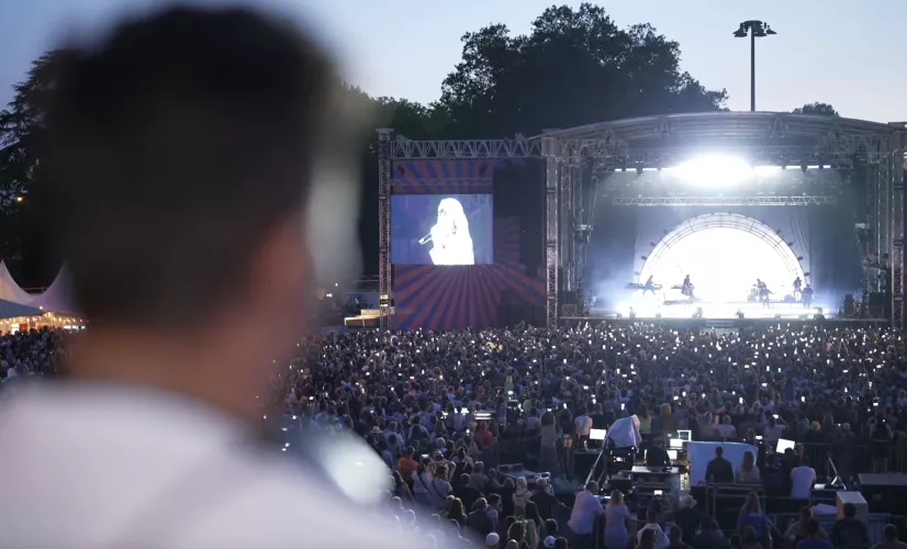 Lovely Brive Festival-  Stéphane Canarias admire sa scène