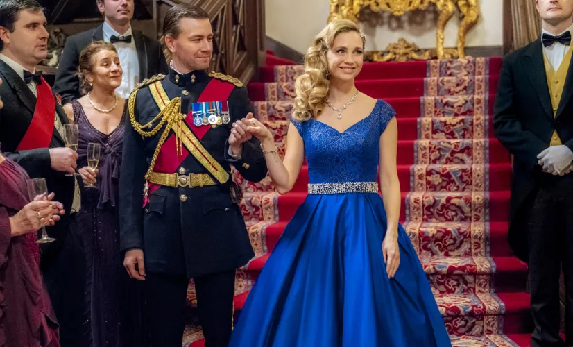 Une jeune femme découvre que son amoureux depuis un an est en réalité un prince héritier. Elle va devoir s'adapter à un mode de vie très différent du sien.